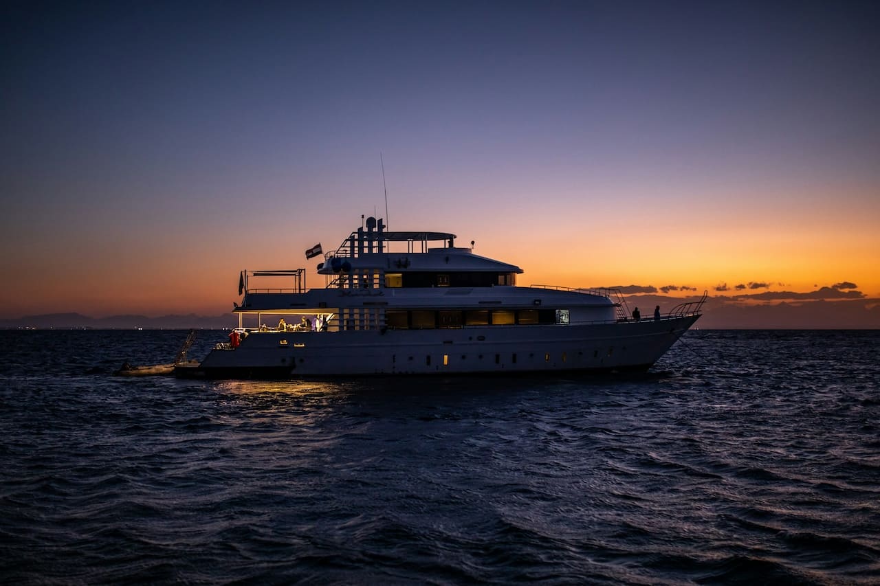 yacht-3